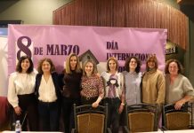 Deportistas de Manzanares reflexionan sobre los retos de la mujer en el deporte en un café-tertulia