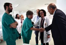 El Hospital Universitario de Cuenca inaugura su Cirugía Plástica con una masculinización de torax en una persona trans