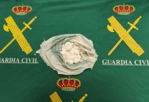 Tiraron una bolsa con 56 gramos de cocaína en roca por la ventana, pero les pillaron en Sigüenza