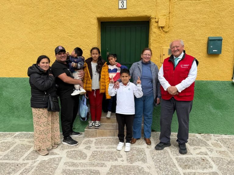 De un hotel abandonado y con okupas a un hogar en Toledo: la nueva vida de una familia peruana