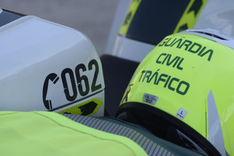 Tráfico cortado en la A-3 en Castillejo de Iniesta tras el incendio de un camión