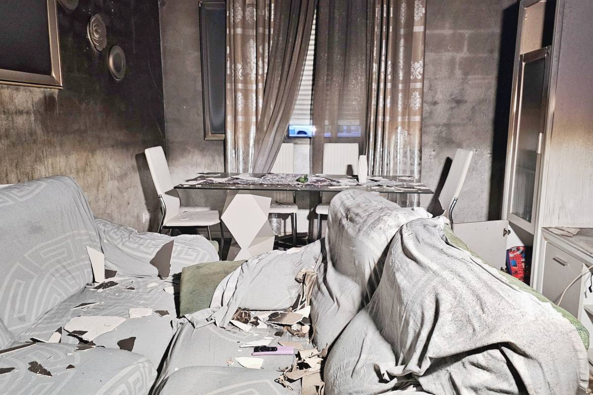 Incendio en un bajo de la Avenida del Parque que obliga a confinar a los vecinos del edificio