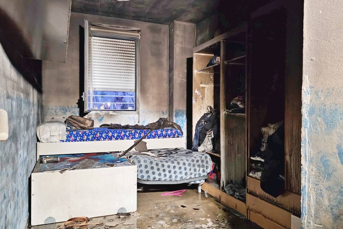 Incendio en un bajo de la Avenida del Parque que obliga a confinar a los vecinos del edificio