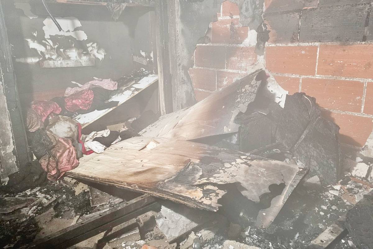 Incendio en un bajo de la Avenida del Parque que obliga a confinar a los vecinos del edificio