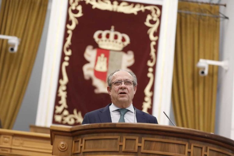 El PSOE aprueba en solitario la Ley de Acompañamiento en las Cortes