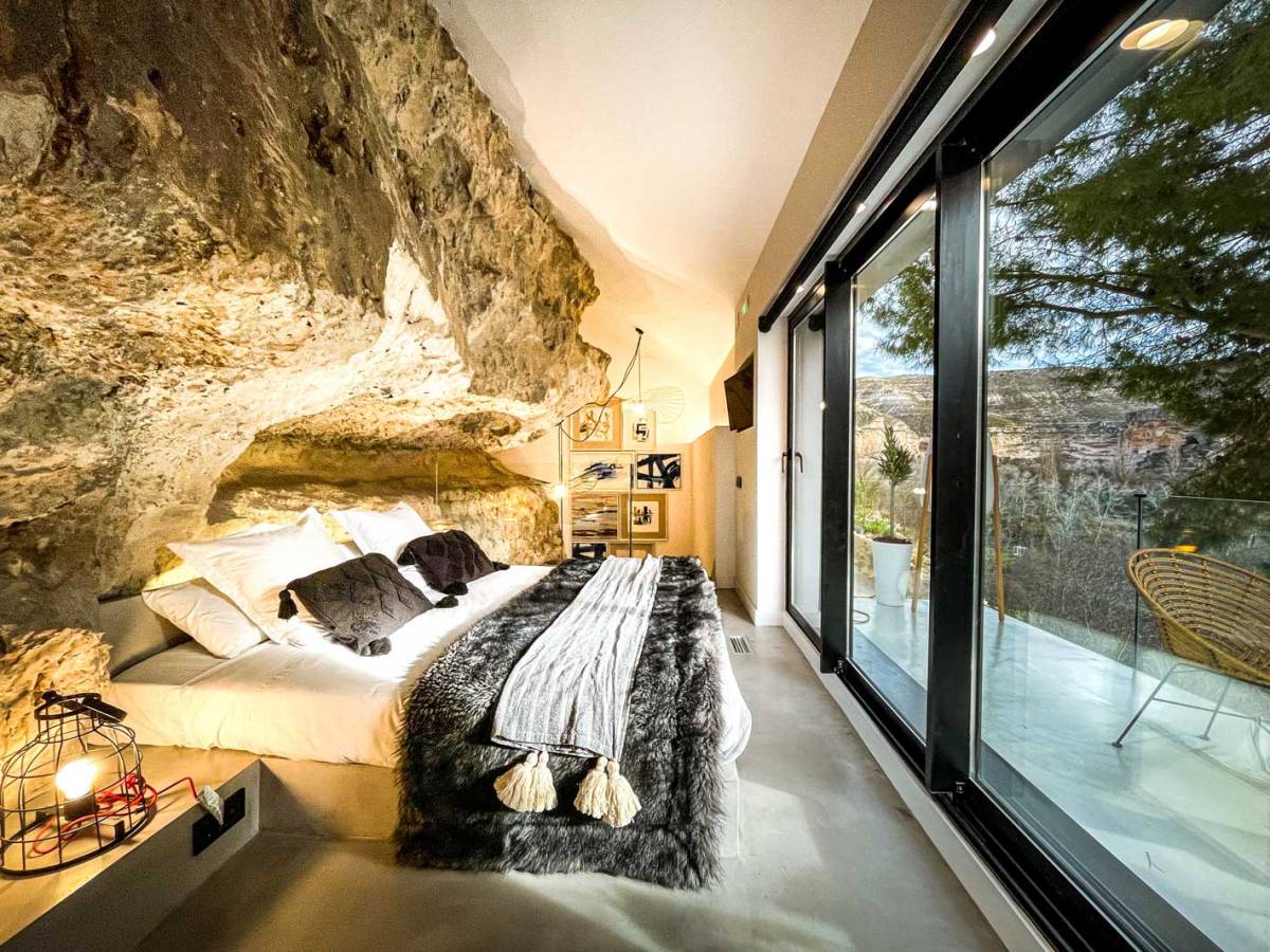 Un jacuzzi privado en medio de una cueva: el hotel escondido de Jorquera para un finde de lujo