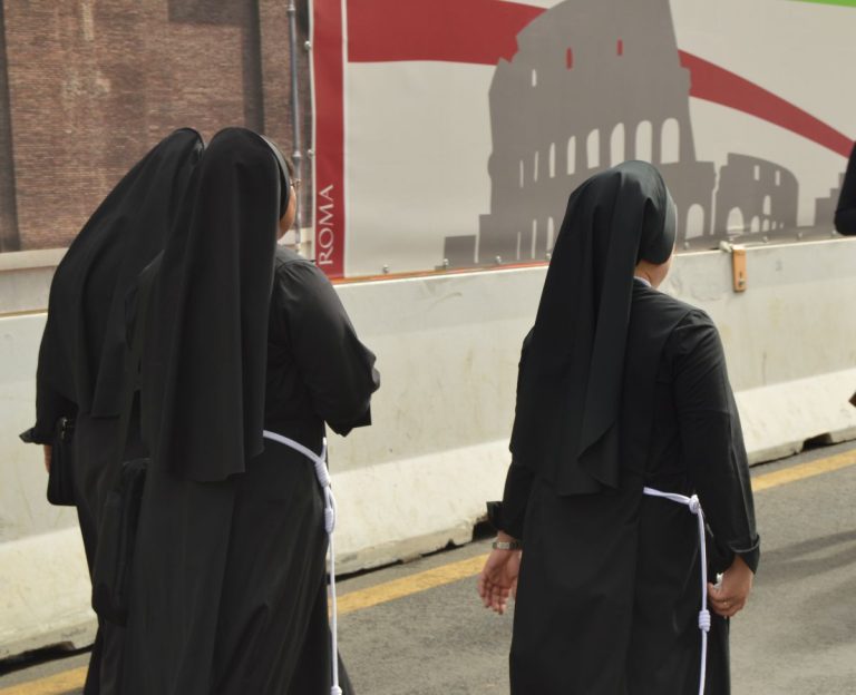 Un pueblo de Toledo acoge a las exmonjas de Belorado tras abandonar su monasterio de madrugada