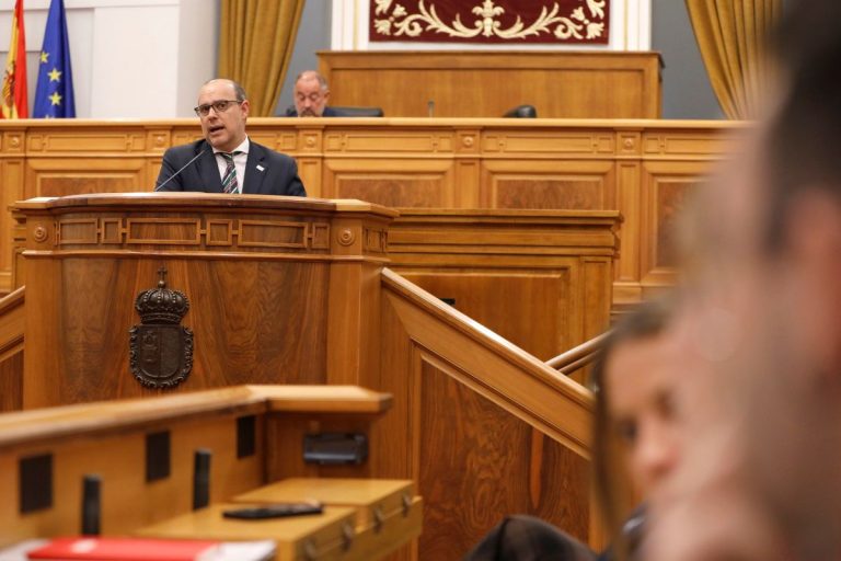 Bellido apela a la “altura moral” en las Cortes para defender que C-LM “no es menos que nadie”