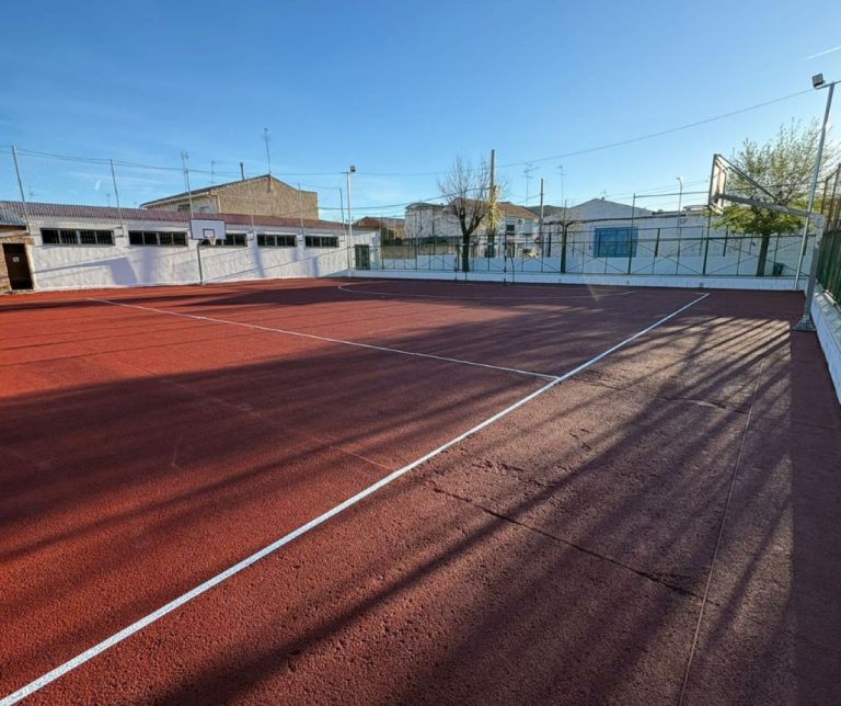 «Chapa y pintura» para la pista polideportiva del colegio “Arzobispo Calzado” de Bolaños