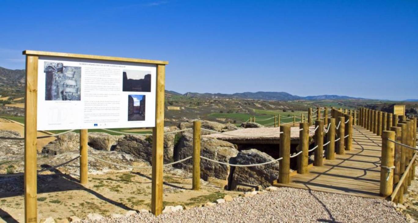 Viajar a la Edad del Bronce desde un pueblo de Cuenca: ruinas y un foso de 70 metros en el Yacimiento La Cava