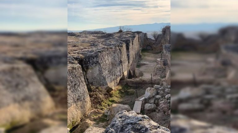 Viajar a la Edad del Bronce desde un pueblo de Cuenca: ruinas y un foso de 70 metros en el Yacimiento La Cava