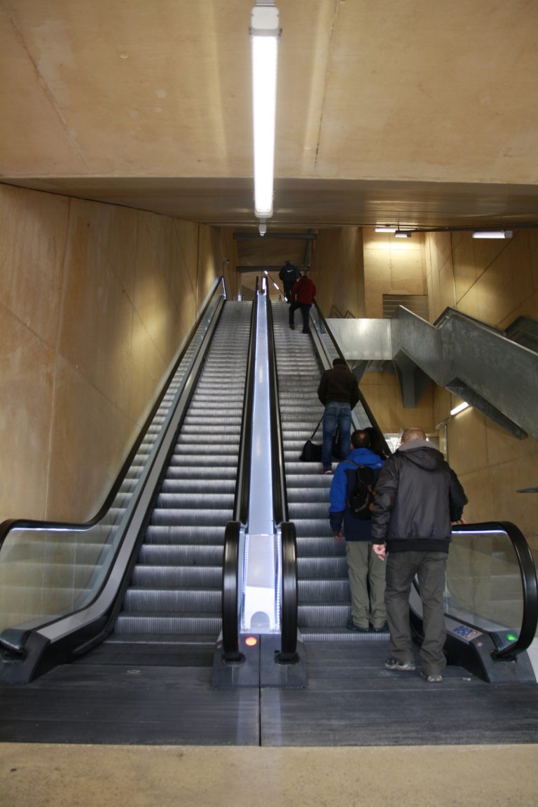 Tres personas heridas tras una caída en las escaleras mecánicas del remonte de Safont en Toledo