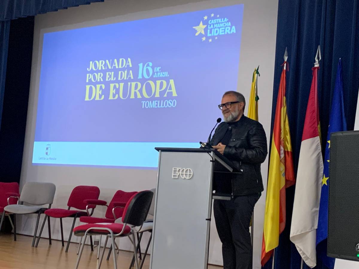 Tomelloso reivindica el papel de Europa con un diálogo intergeneracional en el IES García Pavón
