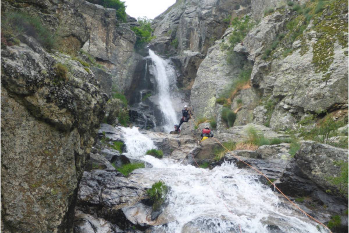 Agua y adrenalina: Tres zonas de Castilla-La Mancha donde hacer barranquismo