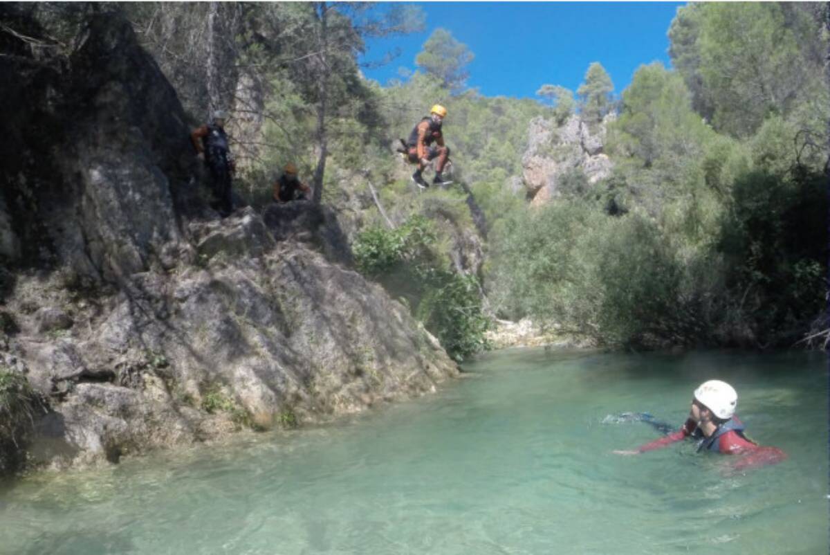 Agua y adrenalina: Tres zonas de Castilla-La Mancha donde hacer barranquismo