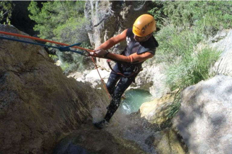Agua y adrenalina: Tres zonas de Castilla-La Mancha donde hacer barranquismo