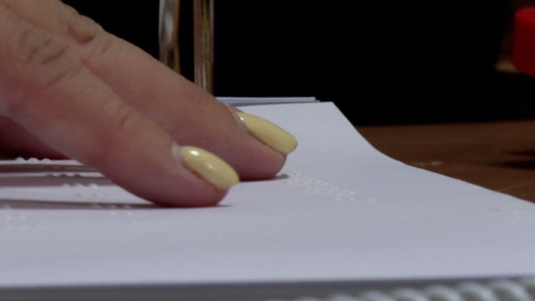 Recuperar la lectura a través del braille en C-LM: la historia de Noelia