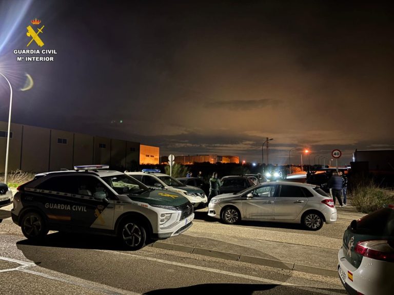 De madrugada y con «árbitro»: pillados haciendo carreras ilegales en el polígono de Villaluenga-Yuncler