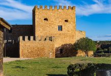 Ver las estrellas desde el Castillo de Peñarroya: ahora es Destino Starlight