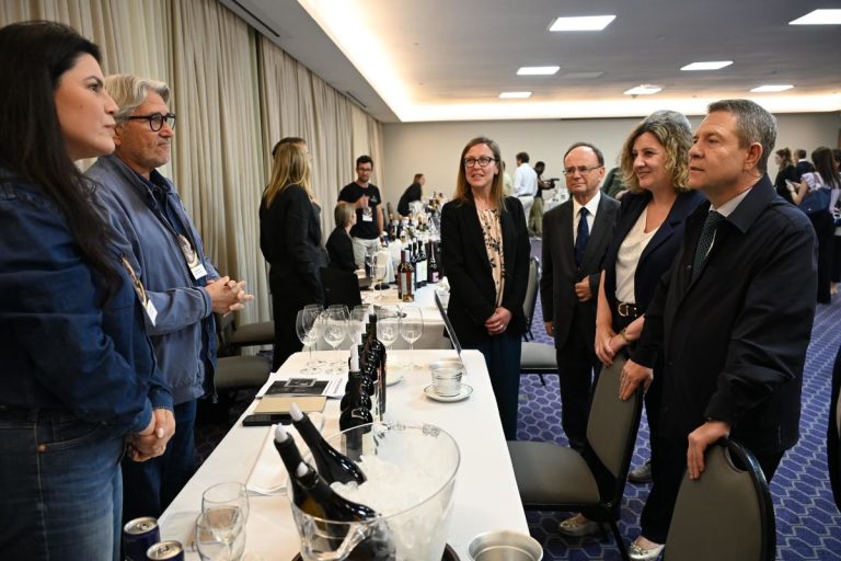Page presume de C-LM en Brasil: vino, exportaciones y estabilidad económica