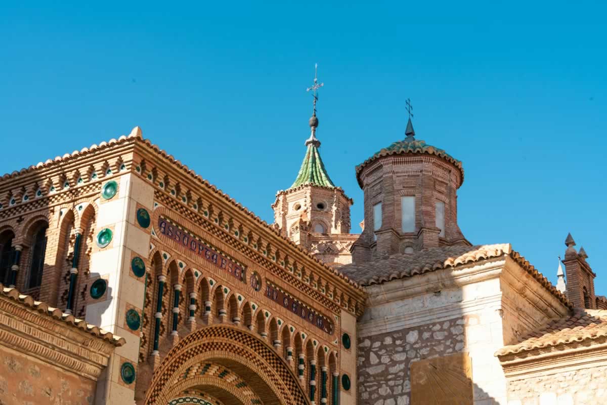 Las mejores rutas en moto desde CLM