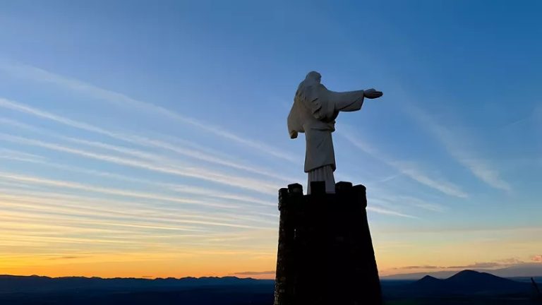 El pueblo toledano que luce su propio ‘Cristo Redentor’: 8 metros y 35 toneladas