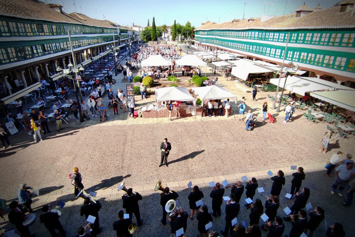 A la plaza voy, de la plaza vengo