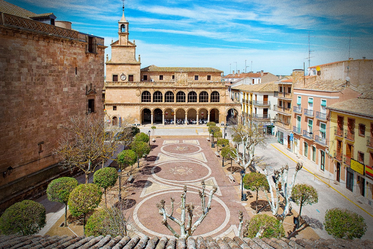 A la plaza voy, de la plaza vengo