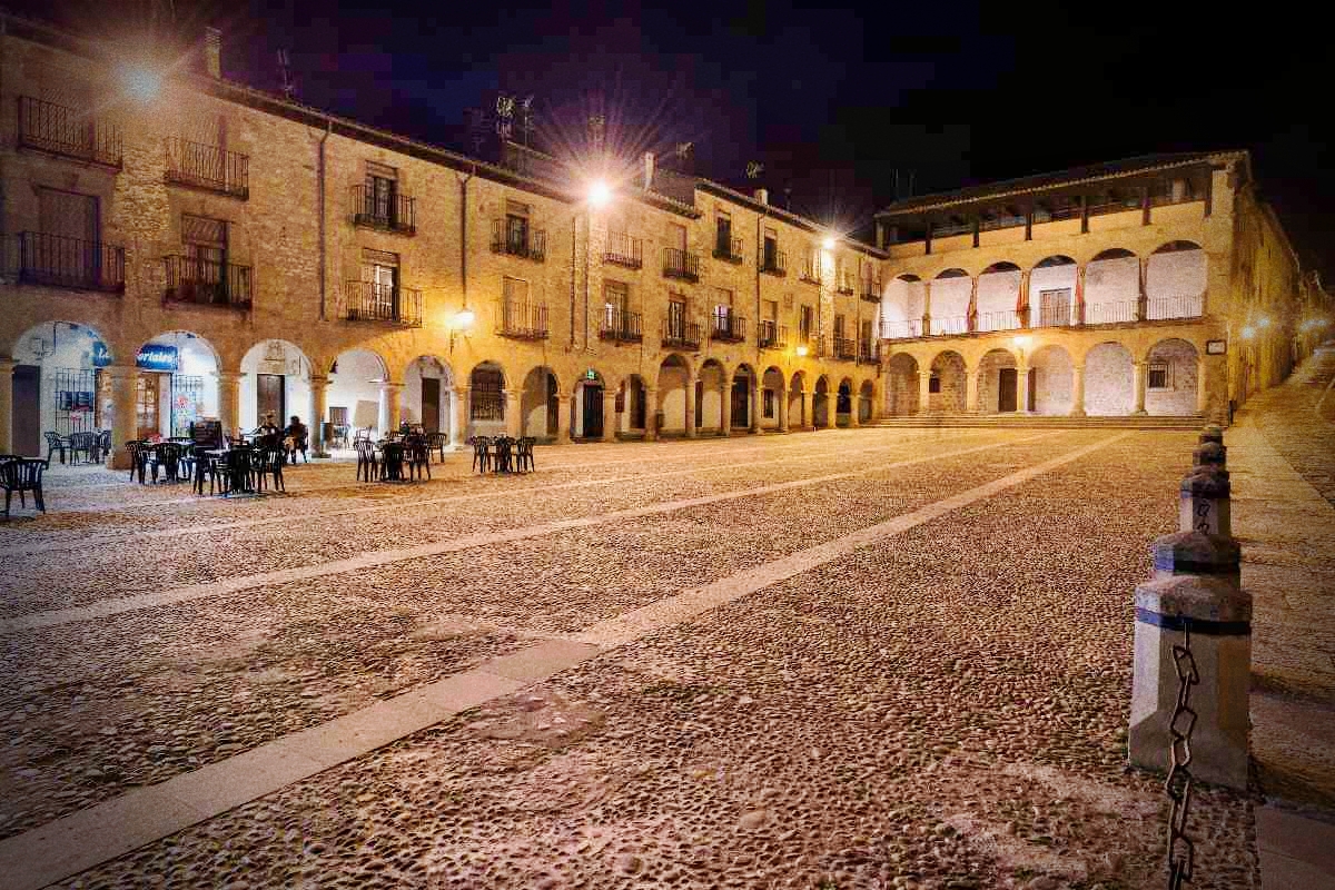 A la plaza voy, de la plaza vengo