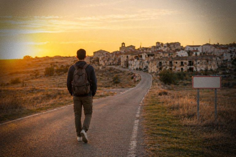 Los jóvenes no se quedan en los pueblos de Castilla-La Mancha: estas son las razones