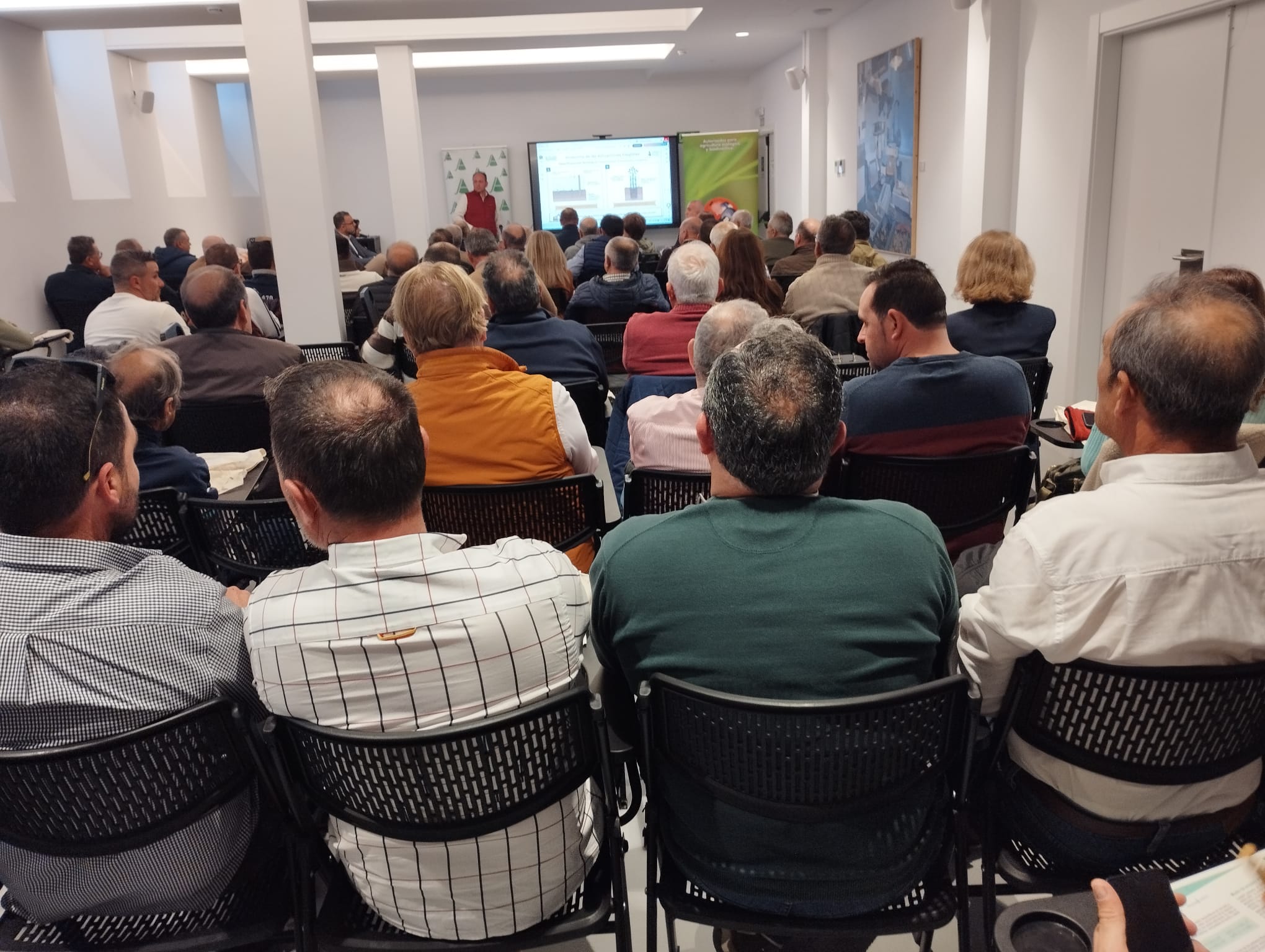 ASAJA Ciudad Real alerta en Tomelloso de la grave plaga de conejos y exige medidas urgentes