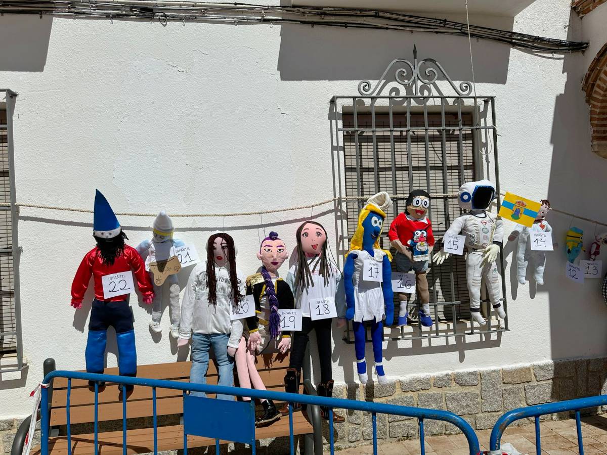 Villarrubia de Santiago revive el espíritu de los peleles