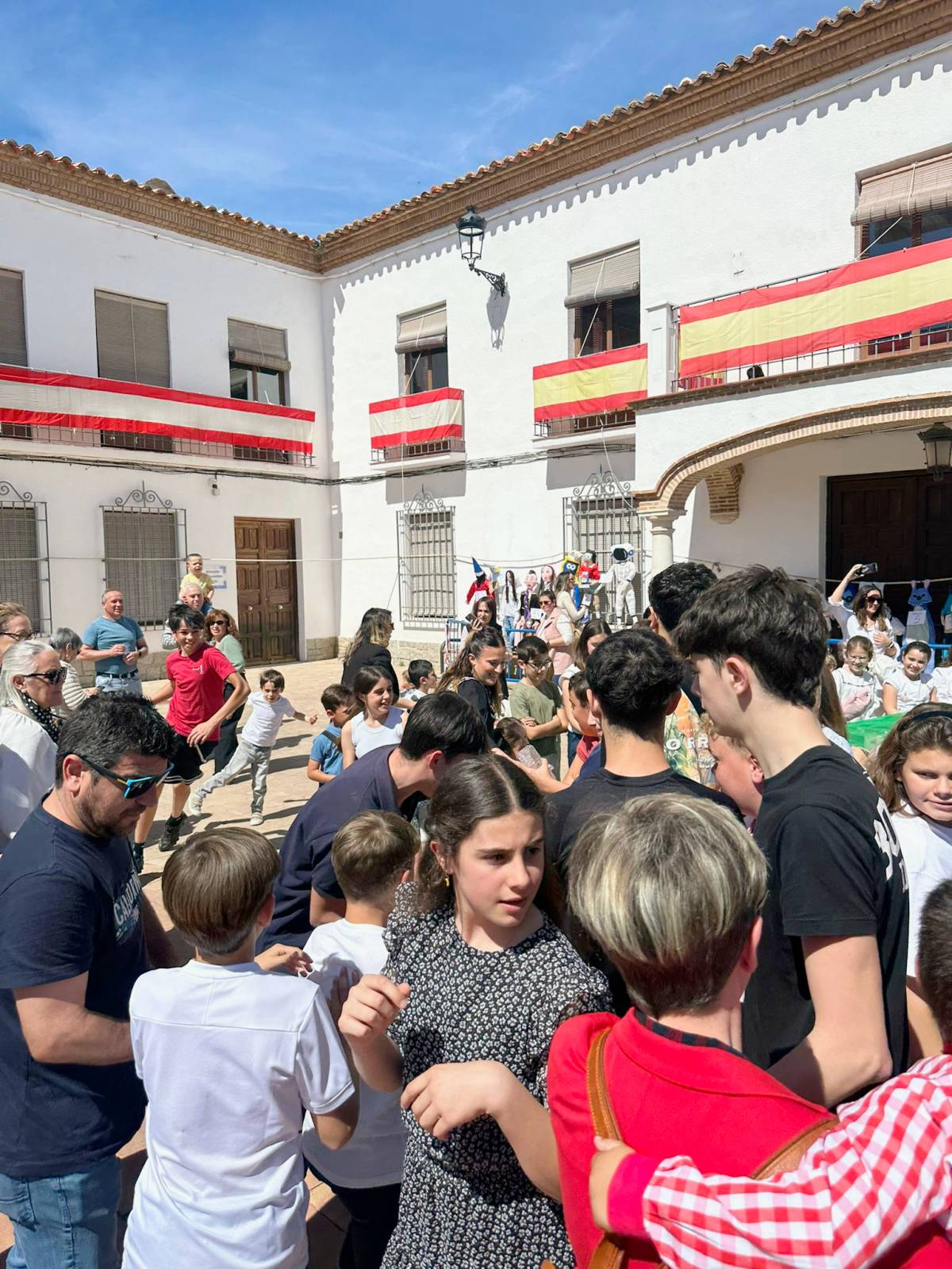 Villarrubia de Santiago revive el espíritu de los peleles
