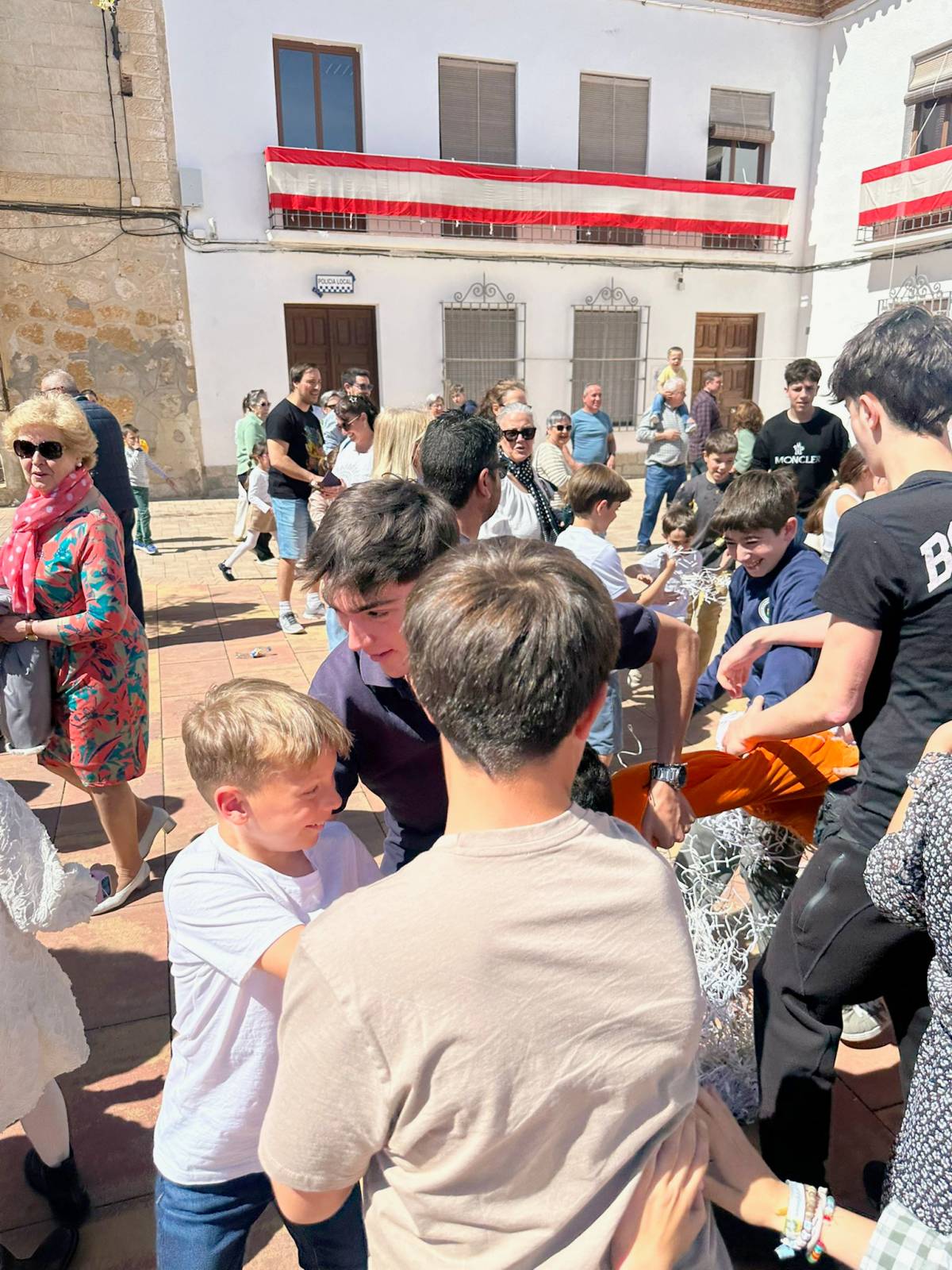 Villarrubia de Santiago revive el espíritu de los peleles