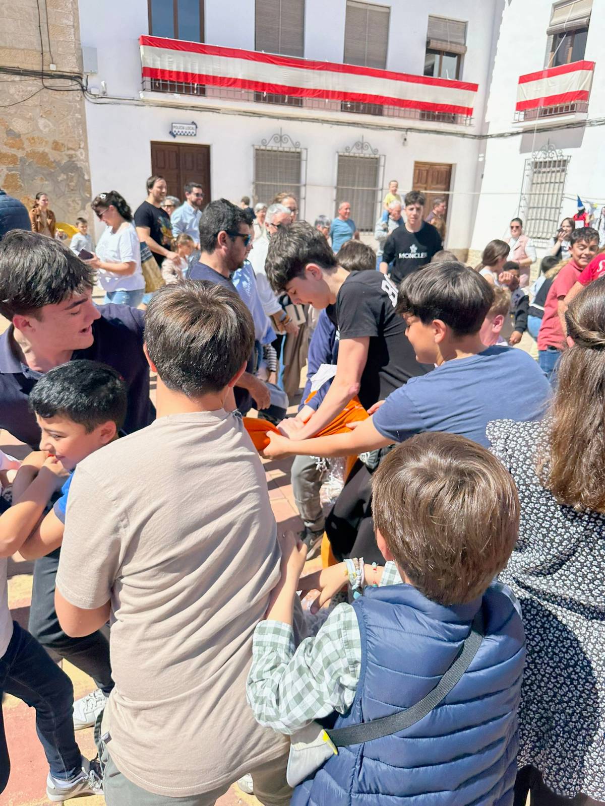 Villarrubia de Santiago revive el espíritu de los peleles