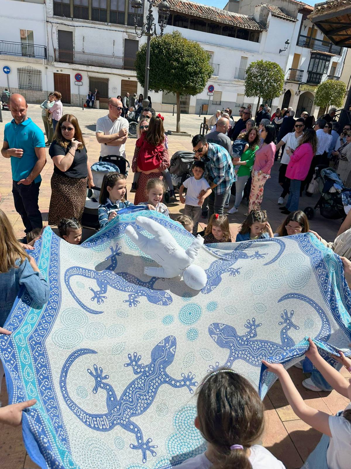 Villarrubia de Santiago revive el espíritu de los peleles