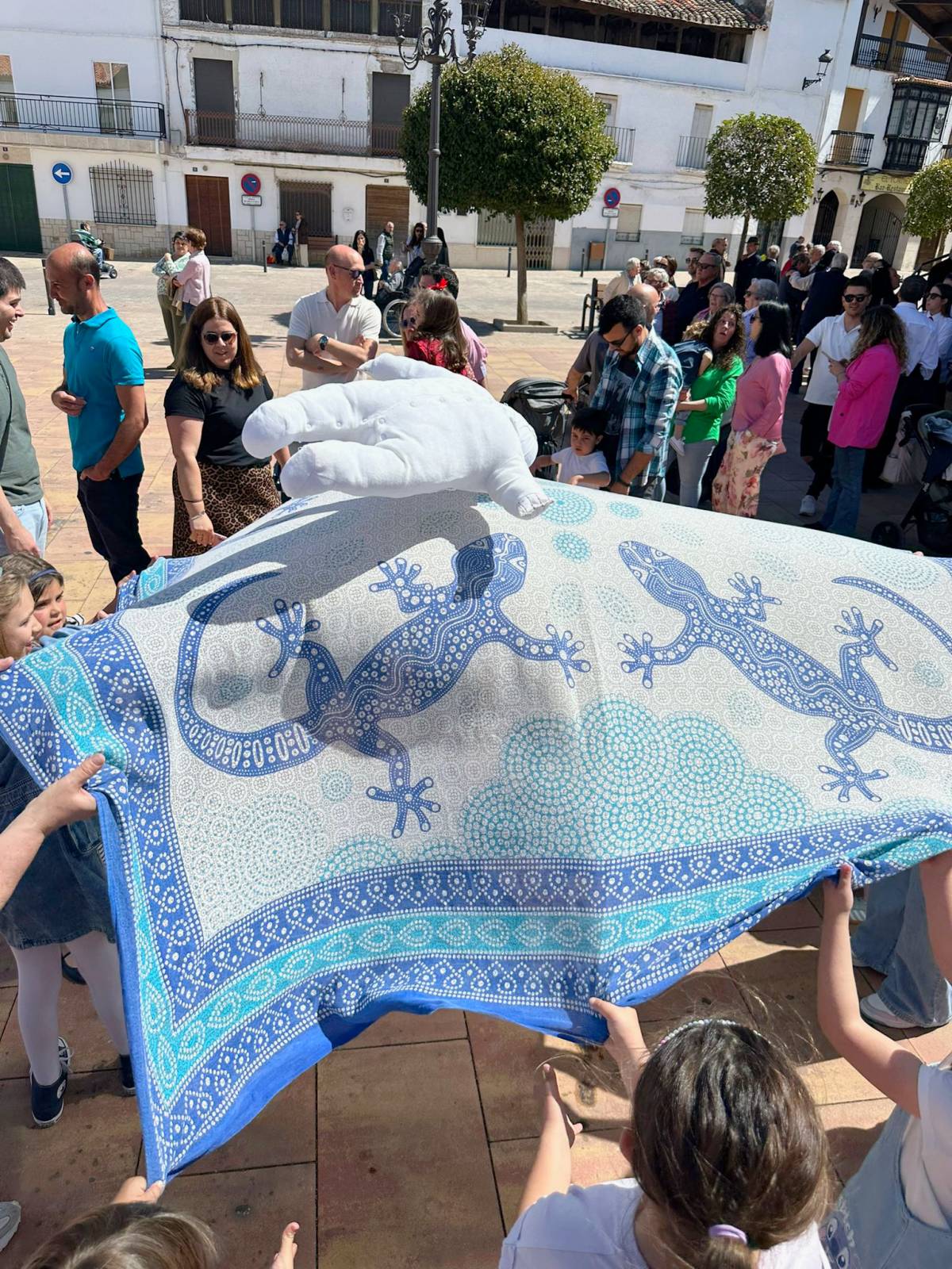 Villarrubia de Santiago revive el espíritu de los peleles