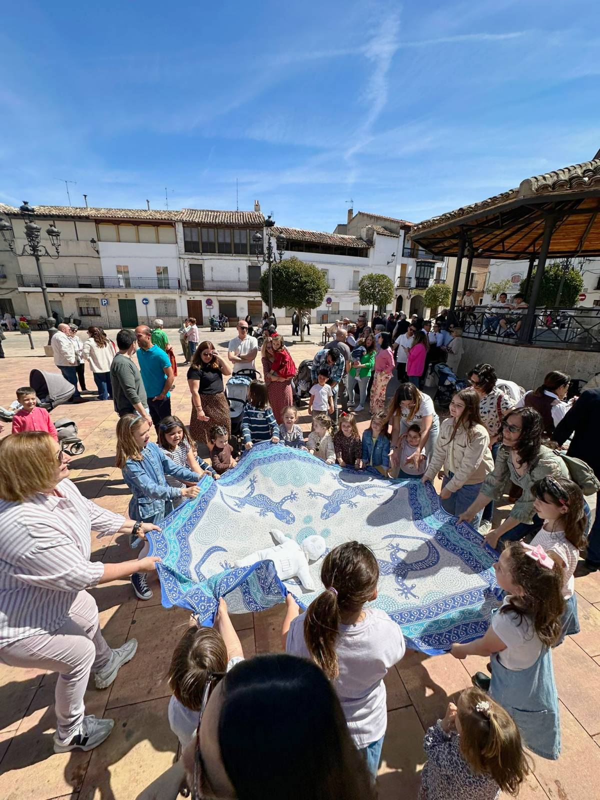 Villarrubia de Santiago revive el espíritu de los peleles