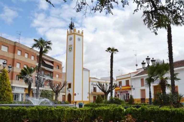 Un menor herido tras ser atropellado por un turismo en la Plaza del Azafranal de Membrilla