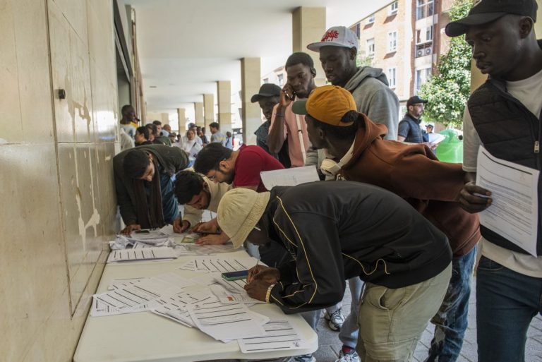 Regularización de inmigrantes en C-LM: testimonios de esperanza y búsqueda de estabilidad