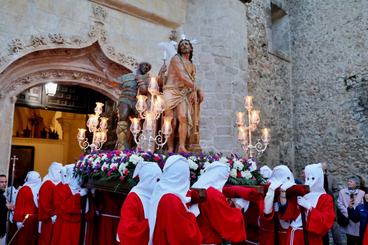 De las tamboradas infinitas a las procesiones en silencio, Castilla-La Mancha despliega su fe