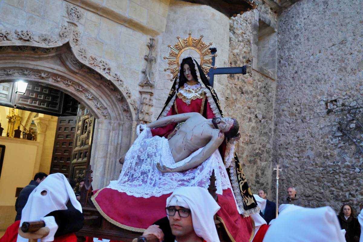 De las tamboradas infinitas a las procesiones en silencio, Castilla-La Mancha despliega su fe