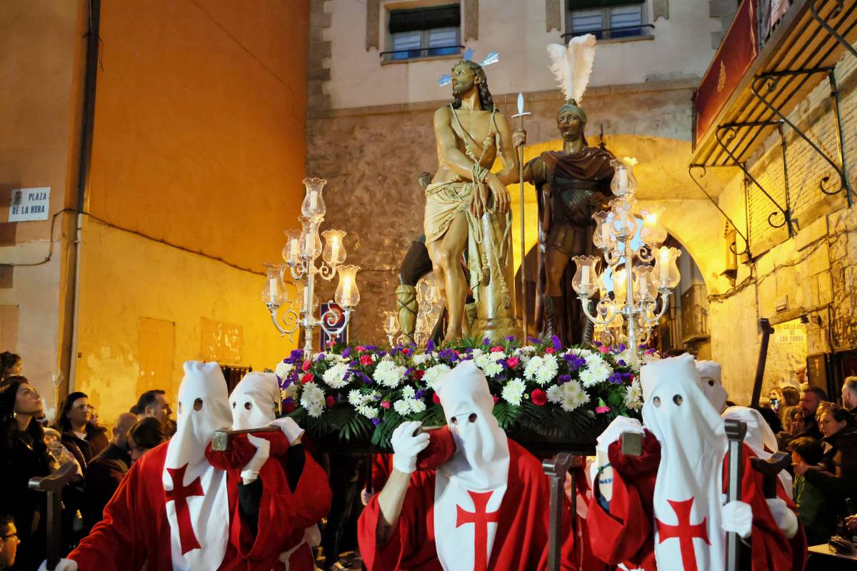 De las tamboradas infinitas a las procesiones en silencio, Castilla-La Mancha despliega su fe