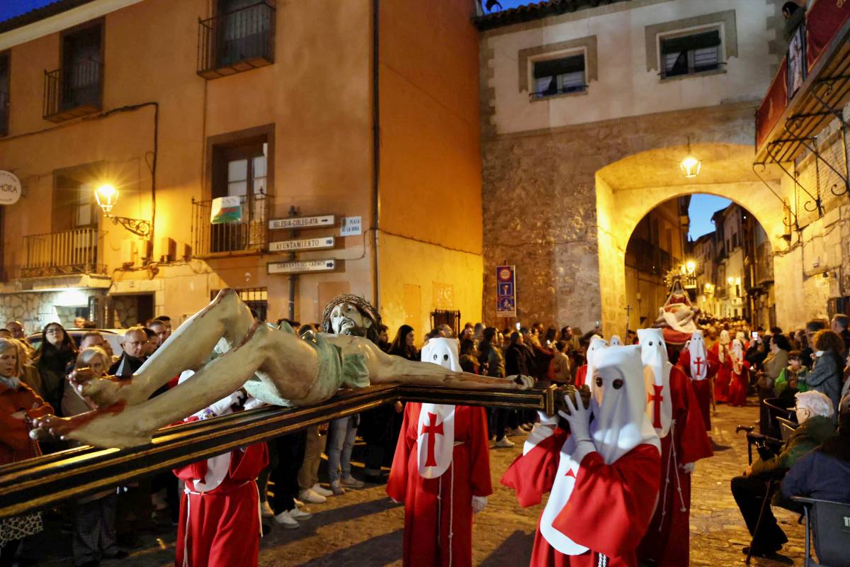 De las tamboradas infinitas a las procesiones en silencio, Castilla-La Mancha despliega su fe