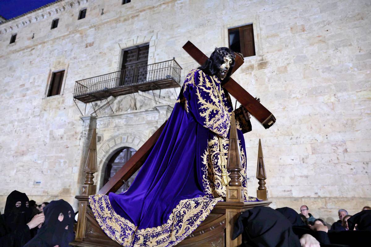De las tamboradas infinitas a las procesiones en silencio, Castilla-La Mancha despliega su fe