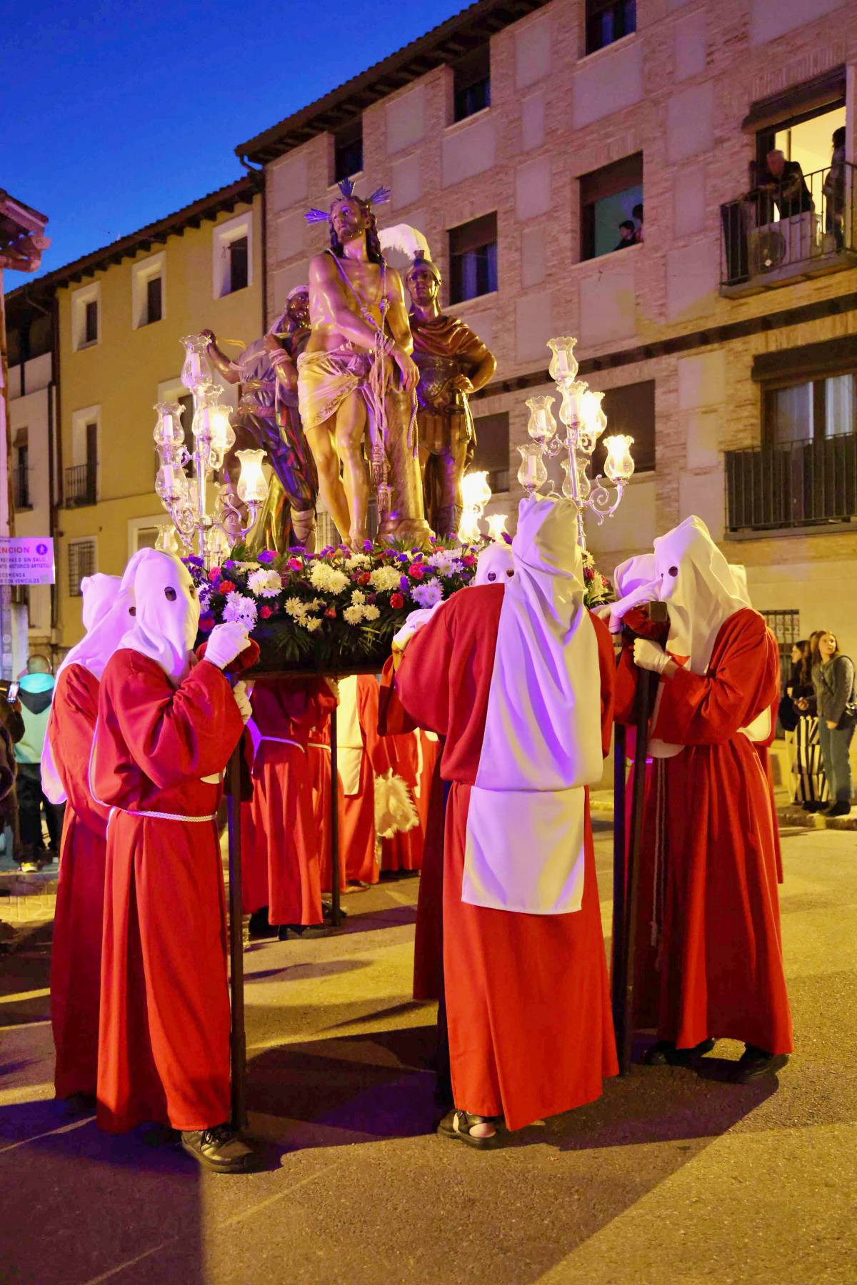 De las tamboradas infinitas a las procesiones en silencio, Castilla-La Mancha despliega su fe