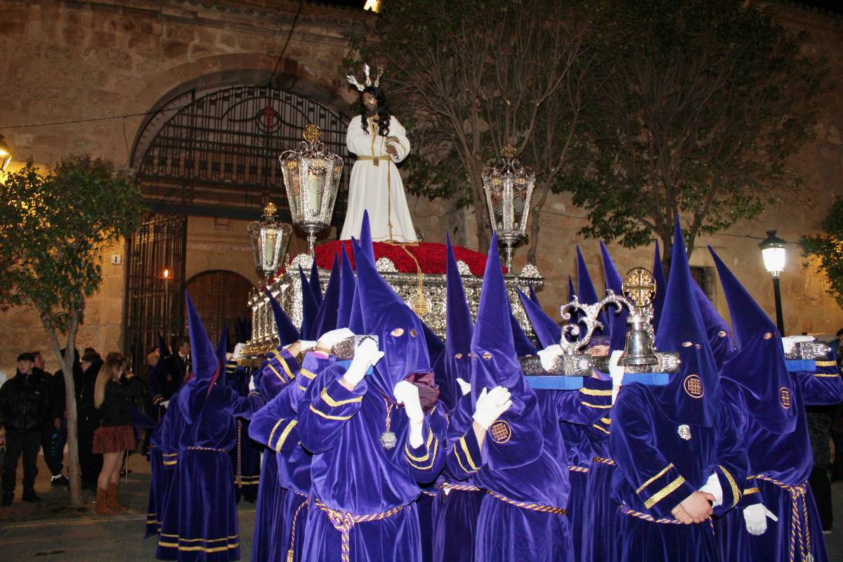 De las tamboradas infinitas a las procesiones en silencio, Castilla-La Mancha despliega su fe