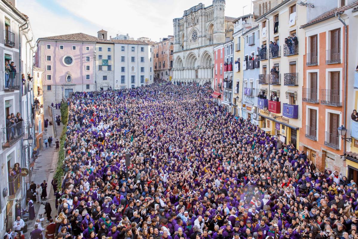 De las tamboradas infinitas a las procesiones en silencio, Castilla-La Mancha despliega su fe