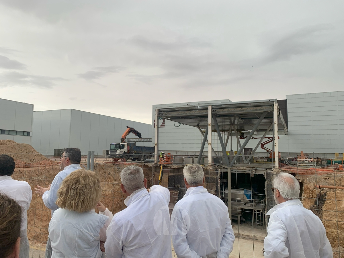 Valverde destaca el potencial del sector vitivinícola durante su visita a la cooperativa Jesús del Perdón de Manzanares