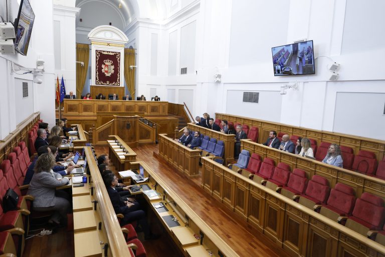 Las Cortes de Castilla-La Mancha aprueban la ley urgente de vivienda en un pleno marcado por Mercosur, fiscalidad y discapacidad